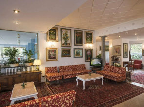 Hotel Carillon