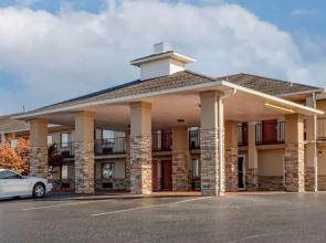 Quality Inn Russellville I-40