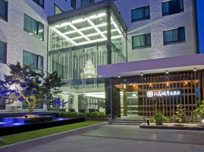 Renyi Lake Hotel