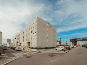 Espinho Modern 3 Bedroom Apartment by Vacationy
