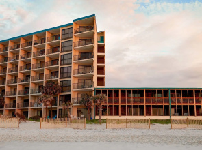 The Oceanfront Litchfield Inn