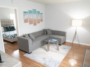 QUAINT 1-BEDROOM BUNGALOW HOME IN GLENDALE  (p5)