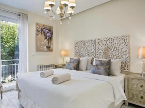 Sitges Spaces Mediterranean Apartments 4 bedroom, 4 bathroom, Huge Terrace, Jacuzzi- Sleeps 9