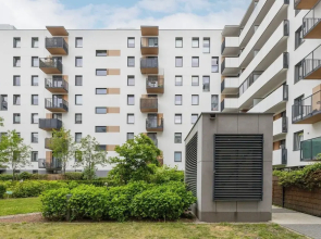 Green Apartment with Parking by Renters