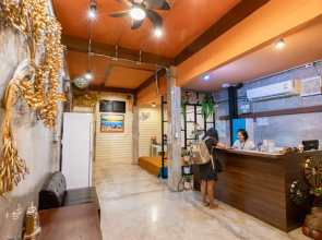 The Alley Hostel & Bistro