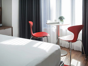 Отель The Revolution