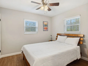 Bluff Mountain Bungalow 4 Bedroom Home by RedAwning