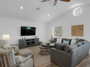 5 Minutes to the Beach; Old Florida Charm + Modern Upgrades