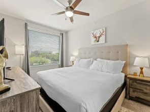 Prime Soco Cozy 1BR King Suite w Pool Parking