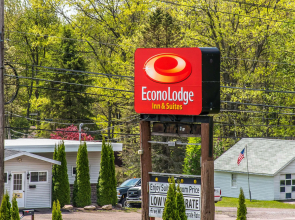 Econo Lodge Inn & Suites Lake Harmony - Pocono Mountains Area