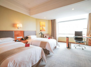 Отель Ramada Plaza by Wyndham Shanghai Pudong Airport