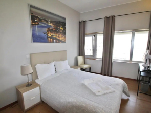 Oporto Trindade Residence