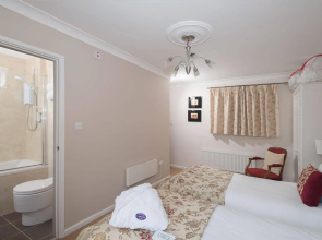 Clairmont Guest House
