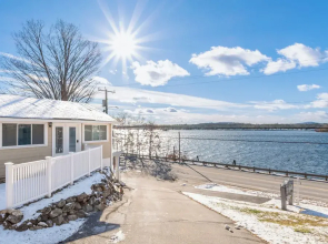 Steps to Beach: Lake-view Laconia Getaway!