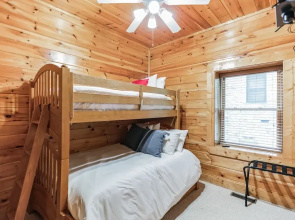 Summit View Retreat Family Mountain Getaway 5 Bedroom Home by Overmoon