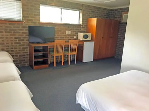 Lake Albert Motel