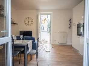 Lora Albate Apartment