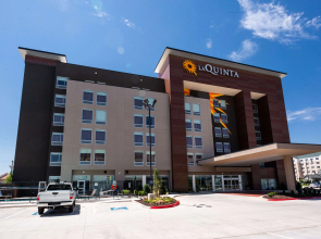 La Quinta Inn & Suites by Wyndham Oklahoma City Airport