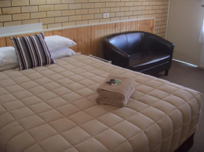 Motel Maclean
