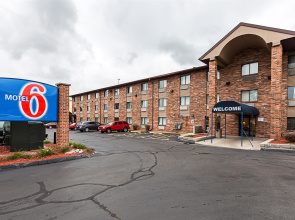 Motel 6 Milwaukee, WI - Glendale