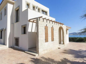 Petros Seashore Villa
