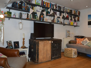 Top Floor Central 2 Bedroom Apartment