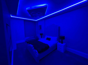 1 Bed Flat - Sleeps 2 - Hot Tub - Parking - Wifi