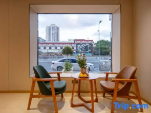 Guanshan Hotel (Guiyang Qianlingshan Park Huansha Road)