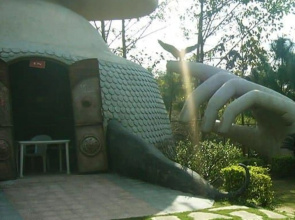 Royal Huts Resort