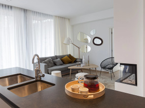 Unit 1 - Stylish Smart Home with Private Parking