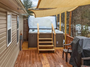 Sevierville Home w/ Hot Tub ~ 4 Mi to Dollywood!
