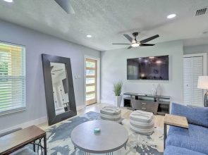 Beach House w/ Outdoor Kitchen, Walk to Coast