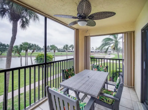 Stylish Fort Myers Condo ~ 2 Mi to Beaches!