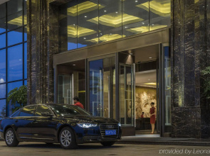 HUALUXE Hotels & Resorts Yangjiang City Center by IHG