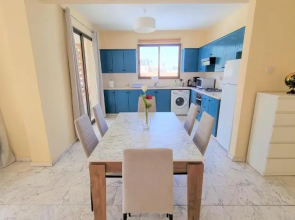 Comfy Rooms + Near SALT LAKE + 100MBit Internet + Shared Apartment