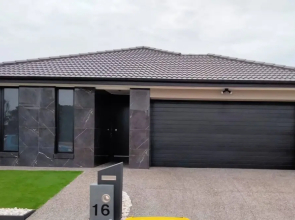 Modern & Cosey 4bedroom House Walk to Beach