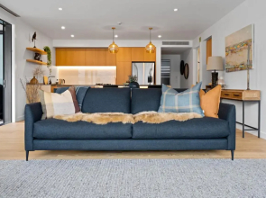 Genoa - Sleeps 6 - Lakefront Apartment
