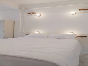 8 Sleepers Street Hostel