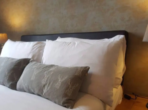 2 Bedroom Apartment 3 Minutes From Haymarket