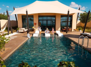 Bab Al Nojoum Hudayriyat Villas