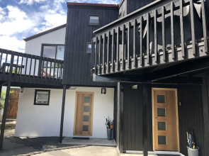 16 guests. Unique, central, mountain & lake views