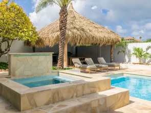 The Court Villa - 8 Bed 8 5 Bath