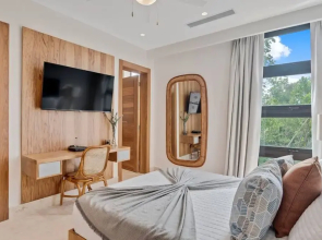 Contemporary 5 BR Luxury Golf Villa w Large Pool