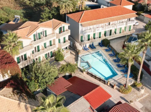 Manthos Beachfront Apartments