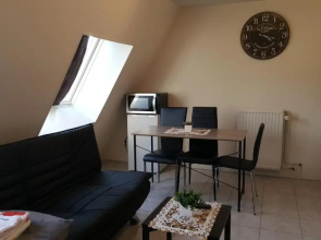 Apartment + Studios Insulinde