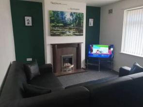 Sleeps 6, Guests&contractors, Wi-fi, Free Parking