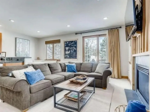 Private Hot Tub, Mountainscape Chalet! Family Paradise! 2 Bedroom Home by RedAwning