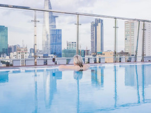 Happy Life Grand Hotel & Sky Bar