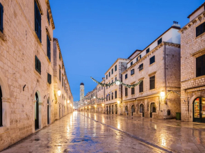 Sea Front Apartment 1