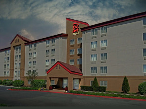 Red Roof Inn PLUS+ Long Island - Garden City